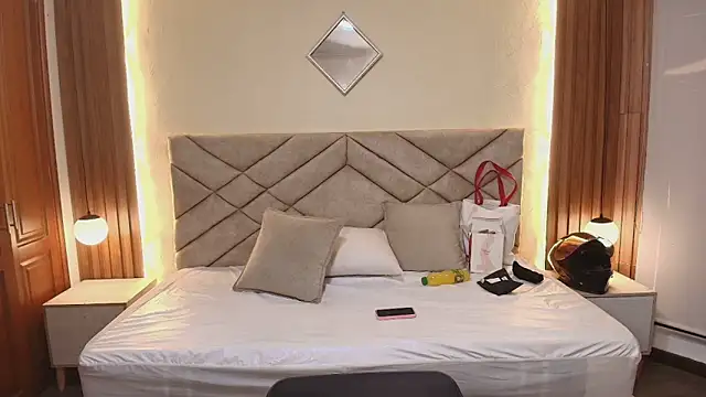 Laracooper  online show from February 27, 7:14 pm