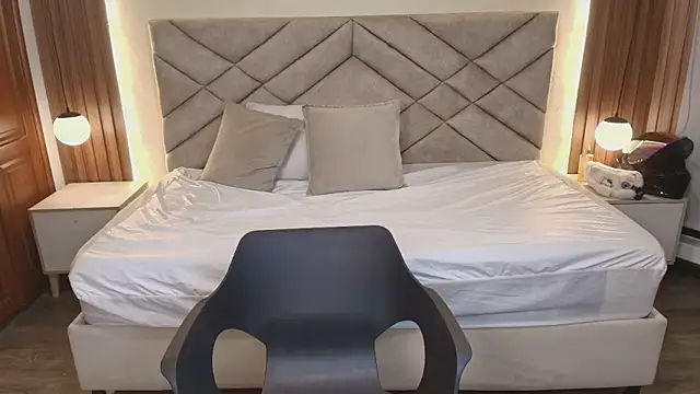 Laracooper  online show from February 28, 7:24 pm