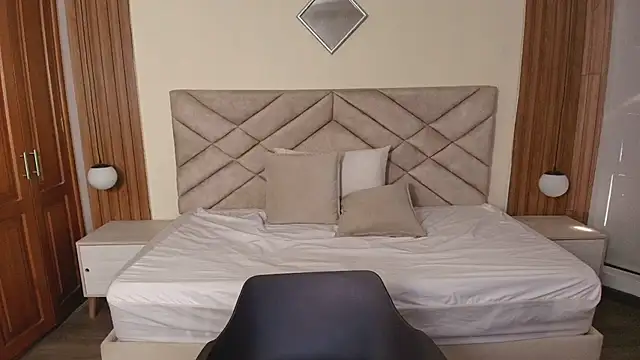 Laracooper  online show from March 20, 7:26 pm