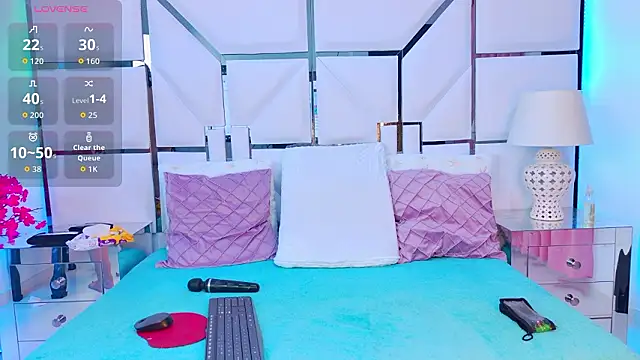 Snapshot of VeronicaSttar chatting on February 3, 11:48 am VeronicaSttar online show from February 3, 11:48 am