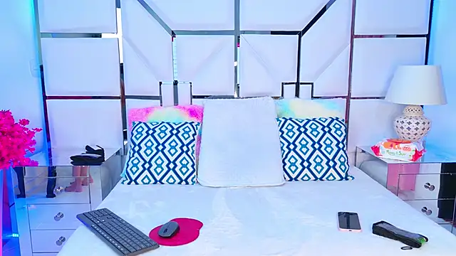 Snapshot of VeronicaSttar chatting on February 12, 11:32 am VeronicaSttar online show from February 12, 11:32 am