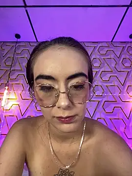 Snapshot of MelanyyJhonson15 chatting on June 20, 9:31 pm MelanyyJhonson15 online show from June 20, 9:31 pm