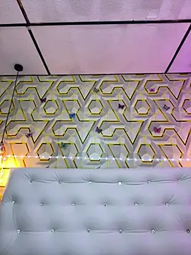 MelanyyJhonson15 online show from April 2, 2:52 am