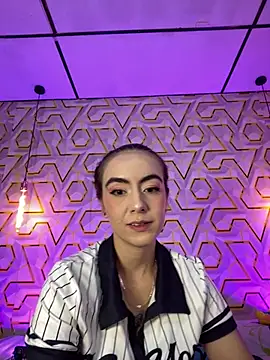 Snapshot of MelanyyJhonson15 chatting on July 4, 10:25 pm MelanyyJhonson15 online show from July 4, 10:25 pm