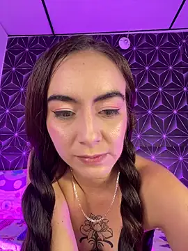 Snapshot of MelanyyJhonson15 chatting on June 16, 8:20 pm MelanyyJhonson15 online show from June 16, 8:20 pm