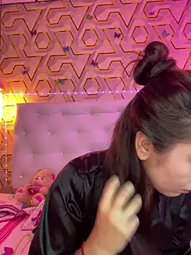 Snapshot of MelanyyJhonson15 chatting on February 13, 2:22 am MelanyyJhonson15 online show from February 13, 2:22 am