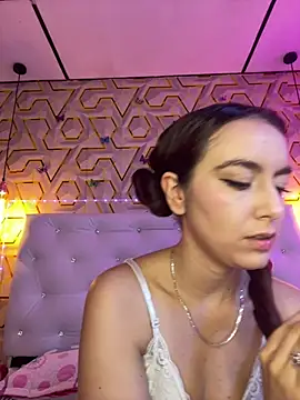 Snapshot of MelanyyJhonson15 chatting on February 22, 3:09 am MelanyyJhonson15 online show from February 22, 3:09 am