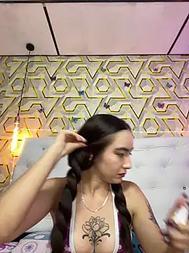 Snapshot of MelanyyJhonson15 chatting on June 11, 12:32 am MelanyyJhonson15 online show from June 11, 12:32 am