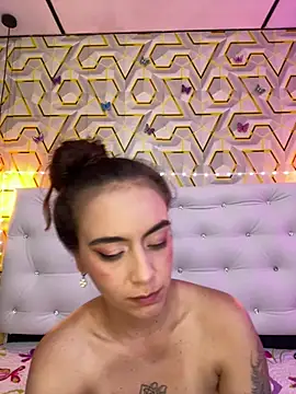 MelanyyJhonson15 online show from April 5, 2:40 am