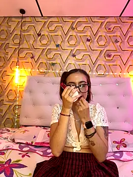 MelanyyJhonson15 online show from November 28, 11:05 pm