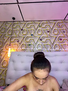 MelanyyJhonson15 online show from April 12, 2:48 am