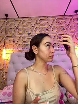 Snapshot of MelanyyJhonson15 chatting on February 8, 4:15 pm MelanyyJhonson15 online show from February 8, 4:15 pm