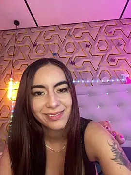 Snapshot of MelanyyJhonson15 chatting on February 3, 2:32 am MelanyyJhonson15 online show from February 3, 2:32 am