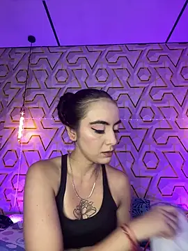Snapshot of MelanyyJhonson15 chatting on June 19, 8:25 pm MelanyyJhonson15 online show from June 19, 8:25 pm