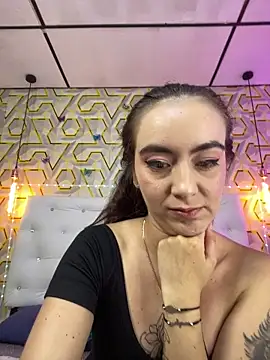 Snapshot of MelanyyJhonson15 chatting on June 5, 8:25 pm MelanyyJhonson15 online show from June 5, 8:25 pm