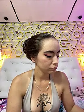 Snapshot of MelanyyJhonson15 chatting on June 11, 8:39 pm MelanyyJhonson15 online show from June 11, 8:39 pm