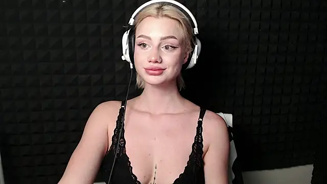 RealLinaaa online show from November 12, 9:07 pm