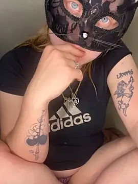 secretcouple 00 online show from April 25, 9:45 pm