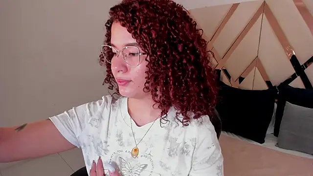 avrilwaynee online show from December 16, 11:58 am