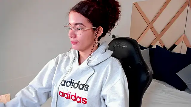 avrilwaynee online show from December 20, 12:52 pm