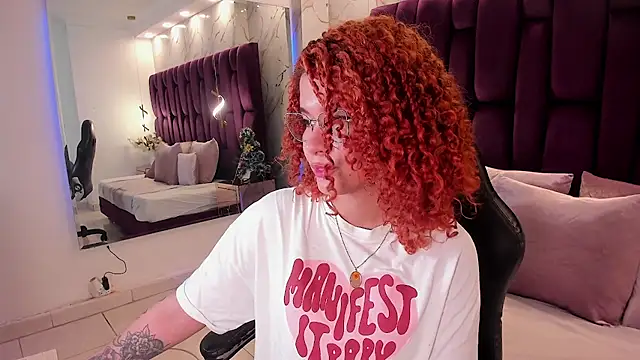 avrilwaynee online show from December 2, 11:23 am