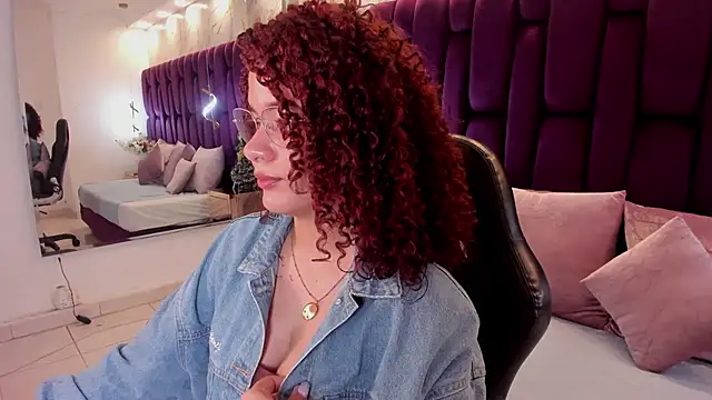 avrilwaynee online show from December 15, 11:38 am