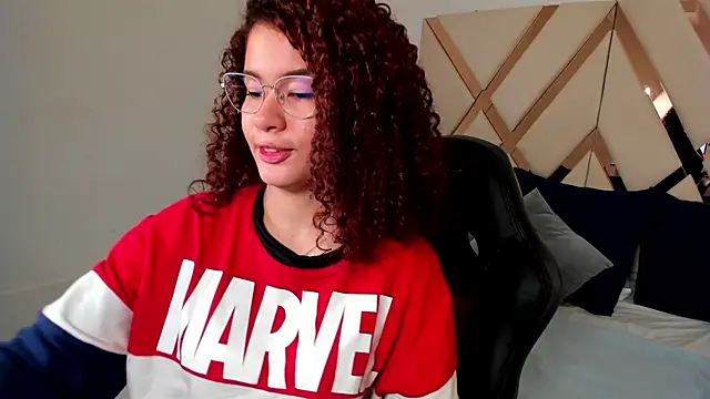 avrilwaynee online show from December 18, 11:58 am