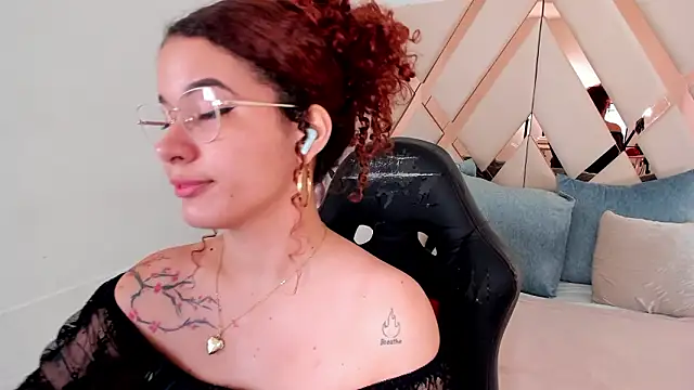 avrilwaynee online show from February 13, 11:54 am