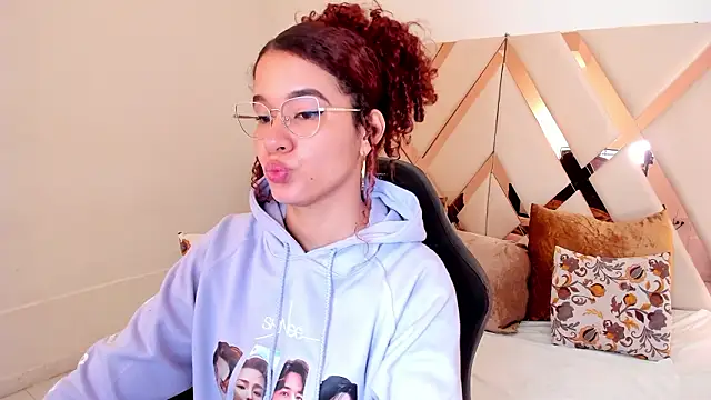 avrilwaynee online show from January 14, 11:47 am