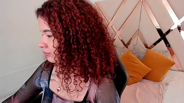 avrilwaynee online show from February 21, 12:40 pm