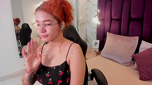 avrilwaynee online show from November 18, 1:03 pm