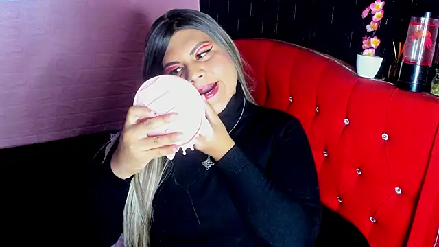 Snapshot of Chloe_Nasty chatting on November 13, 11:30 pm Chloe Nasty online show from November 13, 11:30 pm