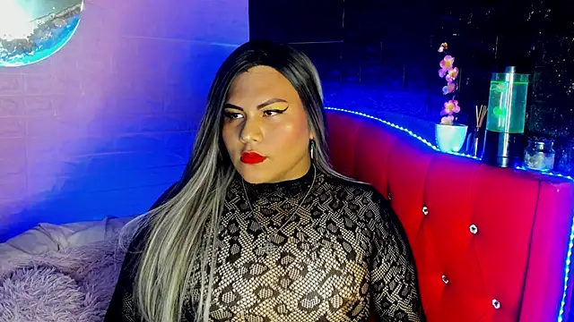 Snapshot of Chloe_Nasty chatting on November 15, 12:14 am Chloe Nasty online show from November 15, 12:14 am