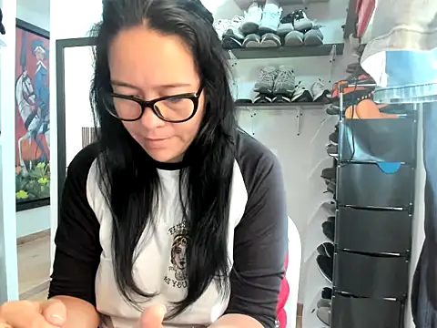 caroline 47 online show from April 18, 4:09 pm