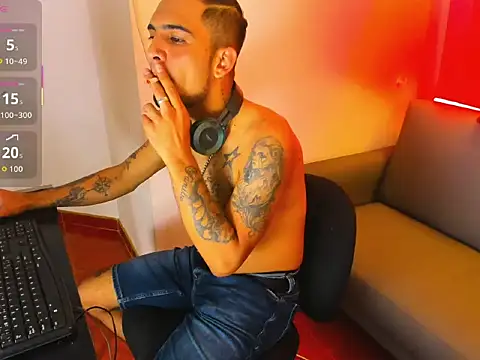 Snapshot of Zotum_black chatting on November 16, 2:05 am Zotum black online show from November 16, 2:05 am