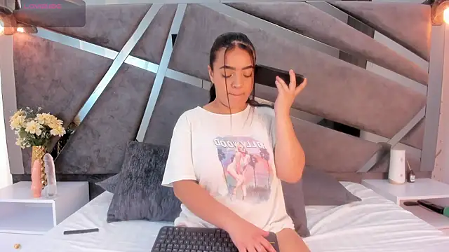 Sammy Gomez  online show from December 18, 8:23 pm