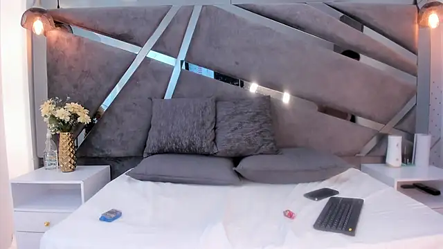 Sammy Gomez  online show from December 15, 8:25 pm