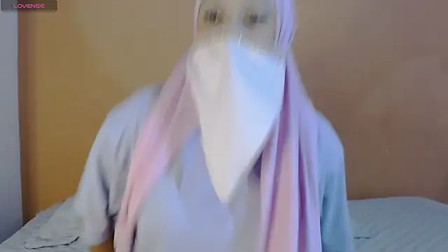 Snapshot of amina_fair chatting on November 18, 5:11 am amina fair online show from November 18, 5:11 am