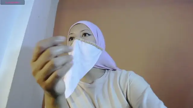 Snapshot of amina_fair chatting on November 21, 6:34 am amina fair online show from November 21, 6:34 am