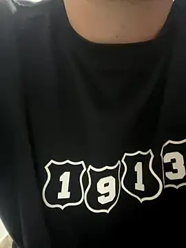 julianlondo111 online show from December 23, 5:18 am