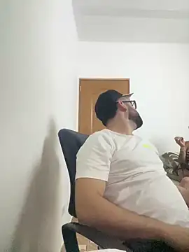 julianlondo111 online show from March 7, 7:15 am