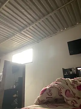 julianlondo111 online show from December 5, 1:43 pm