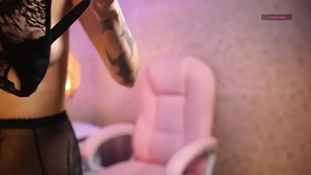 nix wolf online show from December 19, 3:10 am