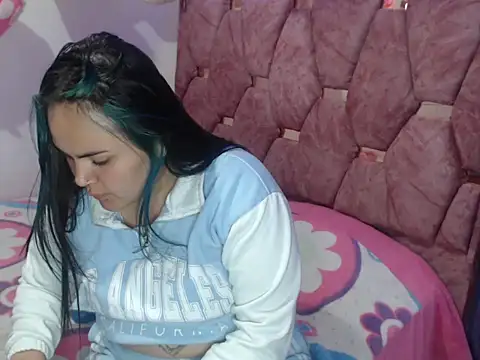 Snapshot of sammy_1211 chatting on November 17, 10:36 pm sammy 1211 online show from November 17, 10:36 pm