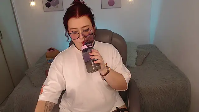 Snapshot of selene_rouse_ chatting on June 20, 10:59 pm selene rouse online show from June 20, 10:59 pm