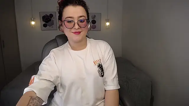 selene rouse  online show from April 7, 11:28 pm