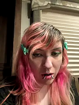 needlefaceUwU online show from November 13, 8:29 am