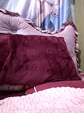 Snapshot of MysaLy2k chatting on December 17, 1:32 am MysaLy2k online show from December 17, 1:32 am