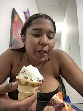 morena-2025 online show from May 10, 11:50 pm