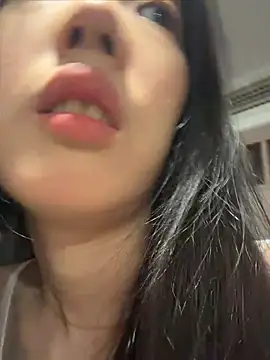 Snapshot of TinyBabe chatting on May 9, 12:52 pm TinyBabe online show from May 9, 12:52 pm